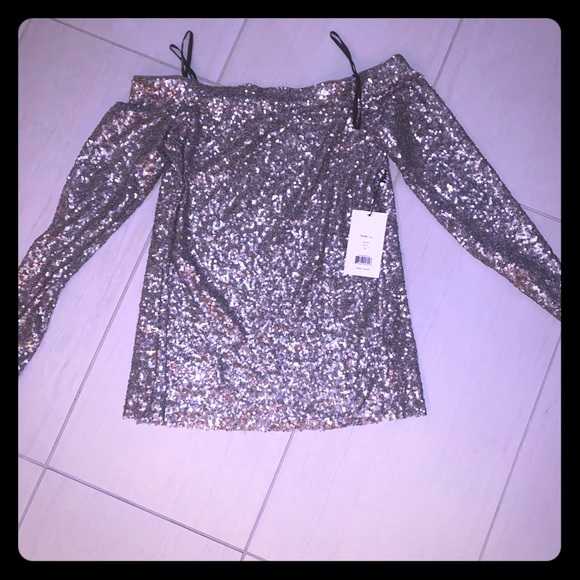 Bailey 44 Silver off the shoulder sequin top - Picture 2 of 6